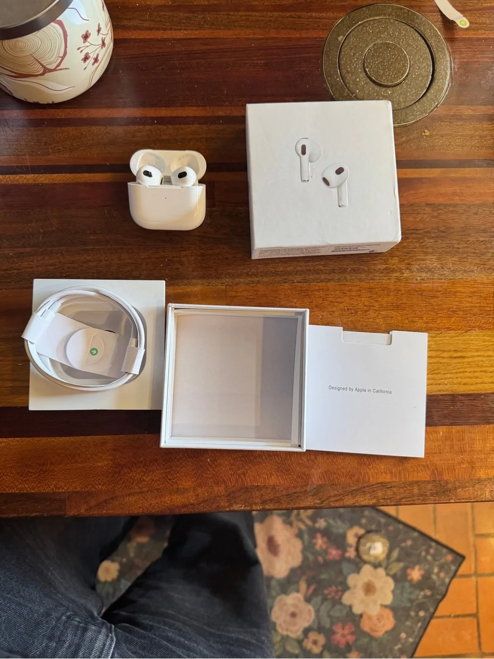 Apple White Wireless Earbuds with Charging Case
